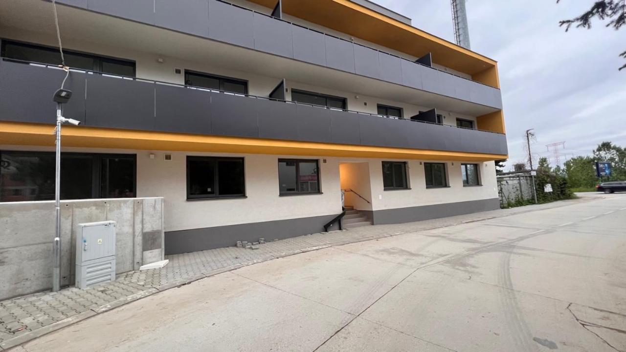 Air-Conditioned 2 Room Apartment, With Terrace, Rovinka 203 Ngoại thất bức ảnh