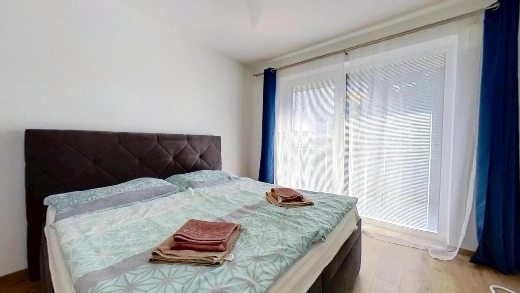 Air-Conditioned 2 Room Apartment, With Terrace, Rovinka 203 Ngoại thất bức ảnh