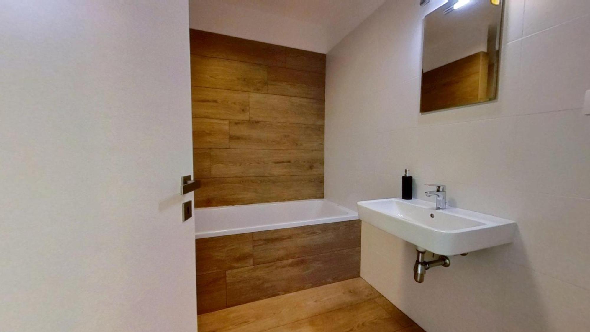 Air-Conditioned 2 Room Apartment, With Terrace, Rovinka 203 Ngoại thất bức ảnh