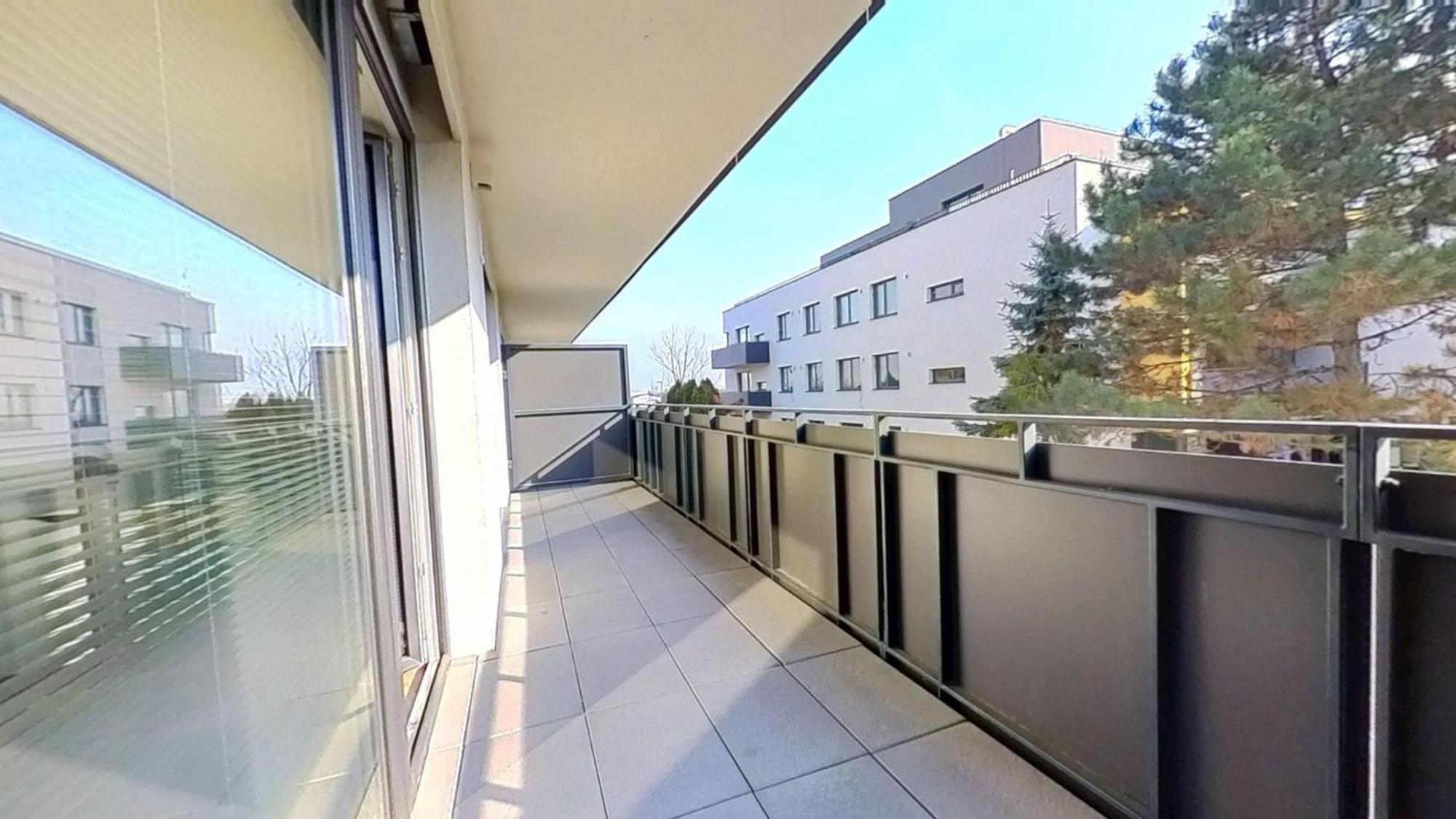 Air-Conditioned 2 Room Apartment, With Terrace, Rovinka 203 Ngoại thất bức ảnh